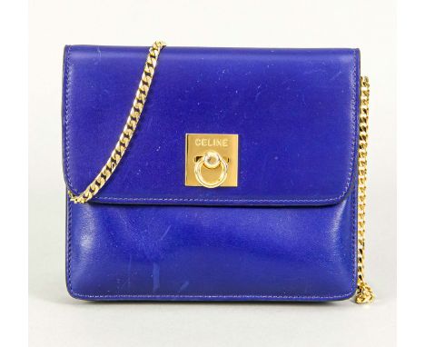   Celine, kleine Crossbody Bag, königsblaues Glattleder, goldfarbene Hardware,   Logo-Schließe, flache Panzerkette als Schult