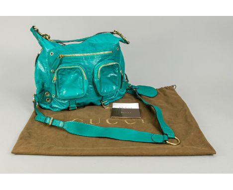   Gucci, Schultertasche, leuchtend grünes Glattleder, goldfarbene Hardware, kurzer Henkel   sowie verstellbarer längerer Schu