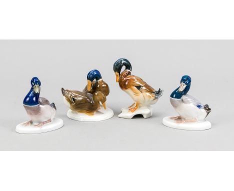   Fünf Enten, 1 Erpel und 1 Entenpaar, Hutschenreuther, Marke 1955-69, Entwurf Karl Tutter,   u. sign., H. 8 und 9 cm, 2 einz