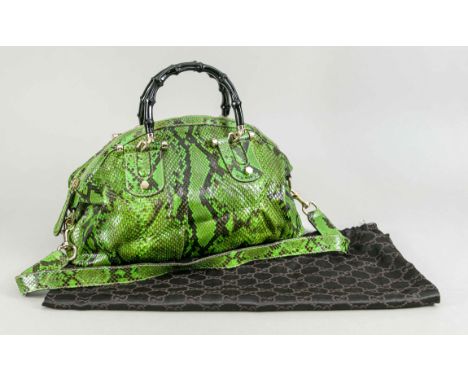   Gucci, extravagante Schultertasche, leuchtend grün gemustertes Reptilleder, goldfarbene   Hardware, kurzer Doppelhenkel in 
