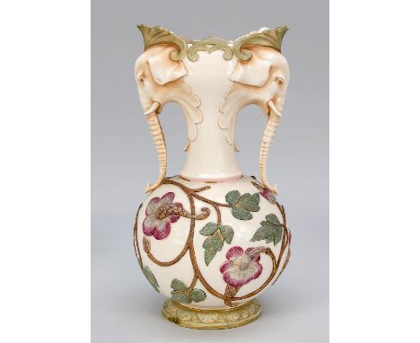   Jugendstil-Vase, Rudolstadt-Volkstedt, Thüringen, um 1900, bauchiger Korpus in engen Hals   übergehend und in zwei Henkeln 