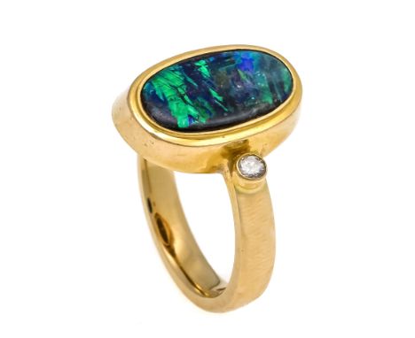   Opal-Brillant-Ring GG 750/000 mit einem ovalen Boulderopal 14,5 x 8,9 mm und einem   Brillanten 0,04 ct l.get.W/SI, RG 59, 
