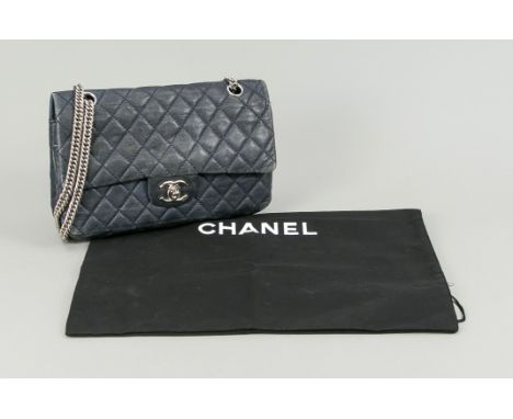   Chanel, Vintage Double Flap Bag, dunkelblaues gestepptes Glattleder im markentypischen   Rautendesign, silberfarbene Hardwa