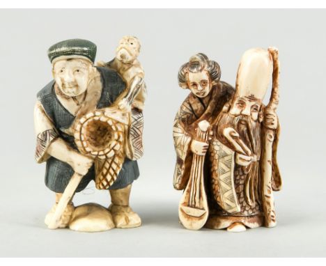   2 figürliche Netsuke, Japan, 19. Jh., Beinschnitzereien mit feinen, geschwärzten   Ritzdekoren, partiell polychrom staffier