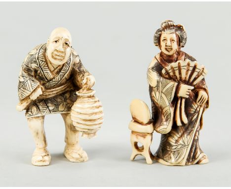   2 figürliche Netsuke, Japan, 19. Jh., Beinschnitzereien mit feinen, geschwärzten   Ritzdekoren, partiell polychrom staffier