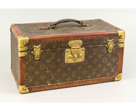   Louis Vuitton, Vintage Monogram Canvas Beauty Case, gummiertes Baumwollgewebe im   klassischen Logoprint-Design mit Details