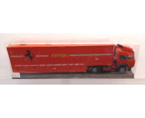 OLD CARS 1/43 SCALE FERRARI F1 IVECO TRANSPORTER IN PERSPEX CASE