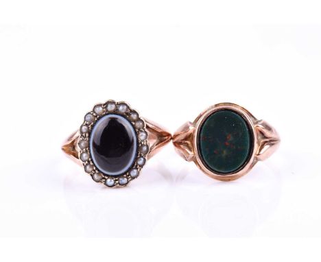 A 9ct rose gold, banded agate, and split seed pearl ring, centred with a dark brown and white banded agate cabochon, within a