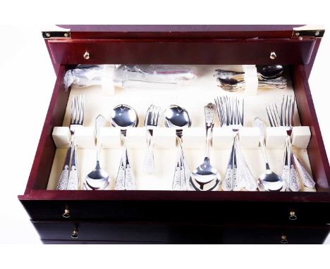 An extensive canteen of Irish Newbridge Celtic Pattern silver flatware, marked '925', a twelve place setting comprising: tabl