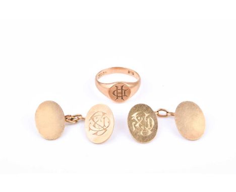 An 18ct yellow gold gents signet ring bearing initials 'CH', size O, together with a pair of 18ct yellow gold cufflinks, the 