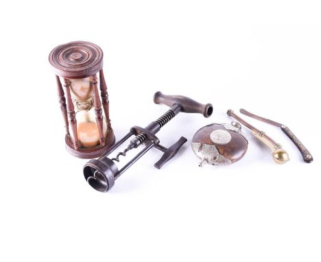 A Lund’s Patent London Rack corkscrew, in steel with horn handle, impressed marks, 20 cm, together with a 19th century treen 