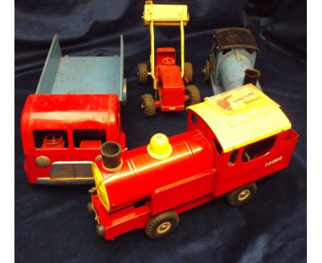 Toys, Tri-ang, four, loose, pressed steel toys, Puff-Puff pull-along train, 7300 (vg), Tri-ang Express train (poor, front pan