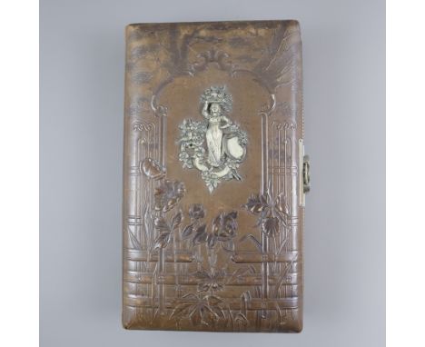 Jugendstil-Fotoalbum - 2.Hälfte 19.Jh./ frühes 20.Jh., Leder-Einband mit floraler Zierprägung, ornamentale Buchschließe intak