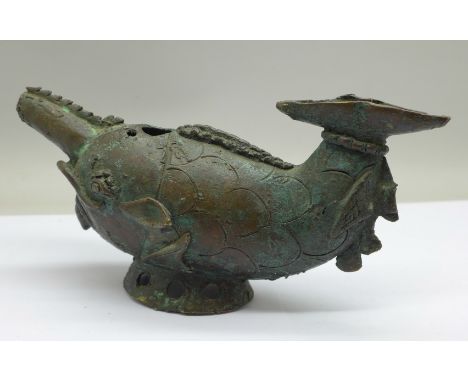 A bronze Roman style lamp, 19cm 
