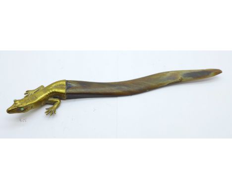 A brass and horn letter opener in the form of a salamander, with jade eyes, horn a/f 