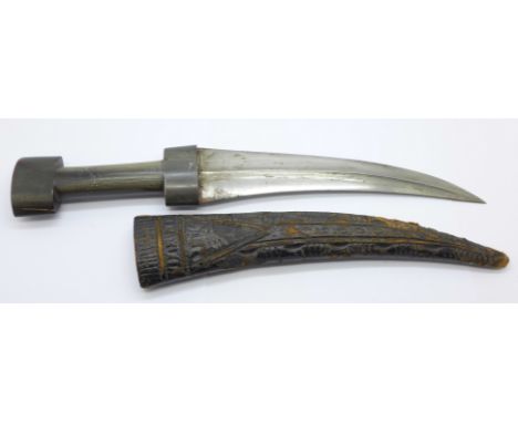 An Indian jambiya dagger with scabbard, 38cm with scabbard 
