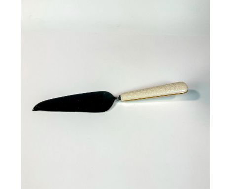 Stainless steel on floral decorated and gilded edge handle. Lenox backstamp. This item has its original box: 11.25"L x 2.5"W 