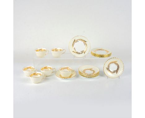 Elegantly decorated with cream rim, gold leaves, and gold trim to scalloped rim. Includes: 6 bread and butter plates, 6 cups,