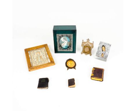 Includes: Green jewelry box with central image of Mary; two miniature icons, one with Mary and the other of Mary with Jesus; 