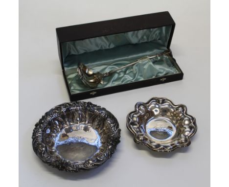 An Art Nouveau '' Sterling'' stamped American bindweed decoration ladle in retailer HW Halleft and Co, Springfield, Mass case