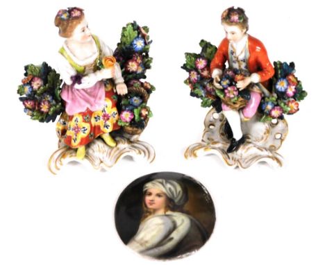 A pair of Samson porcelain figures of flowers sellers, with faux Chelsea gold anchor marks, 8.5cm high, and a porcelain portr