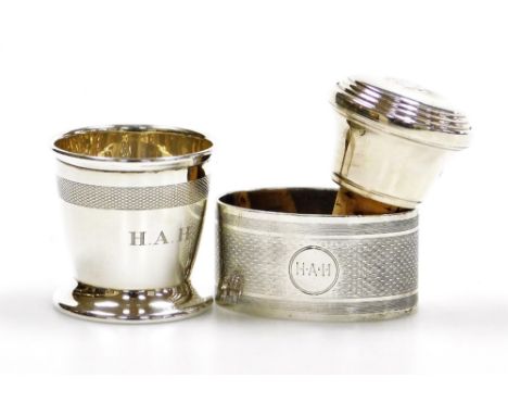 A George V silver egg cup, with a band of engine turned decoration, and initialled HAH, Birmingham 1923, a silver napkin ring