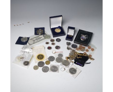 A United States 'Morgan' Dollar, dated 1889,&nbsp;high grade,&nbsp;together with a 1oz bi-metal ten dollar token for 'Sharon'
