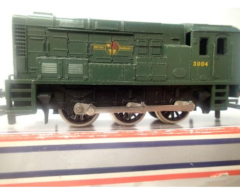 Lima OO scale, class 08 diesel, Green Late Crest, 3004 in good condition, box is poor. P&amp;P Group 1 (£14+VAT for the first