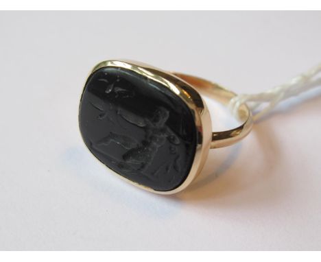 Early intaglio seal in a later gold ring mount, 3.7g 