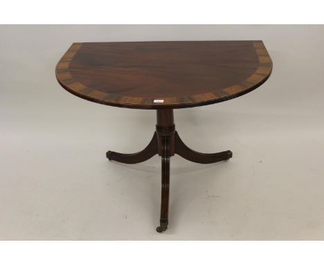 Good quality reproduction mahogany rosewood crossbanded and boxwood line inlaid D-end dining table by Millwood Cabinet makers