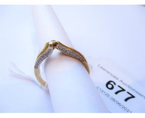 18ct Yellow gold diamond solitaire wishbone ring with diamond set shoulders3.3G 