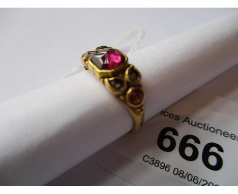 Early 18th Century gold ring set with a foiled back pyramid cut garnet and various paste stones, 3.1g 