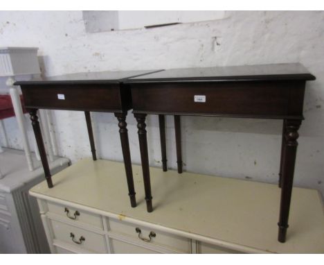 Pair of good quality reproduction mahogany lamp tables with turned supports, together with a matching rectangular coffee tabl