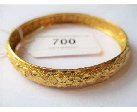 Indian floral embossed yellow metal bangle, 15g 