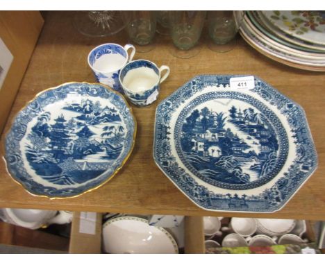 Salopian octagonal blue and white transfer printed plate decorated with pagodas in a landscape, 8.75ins diameter, a similar s