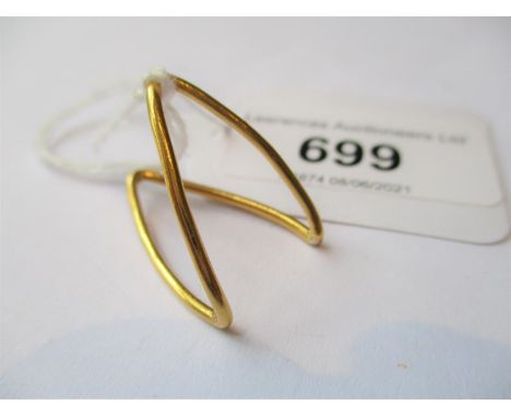 Gold ring of stylised design3g 9ct. This ring has a continental mark only but it does appear to be gold 