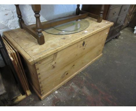 Large 19th Century stripped and polished pine trunk with hinged cover 
