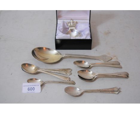 Modern silver caddy spoon, Sheffield silver spoon in antique style and a quantity of miscellaneous silver coffee spoons, 7.5 