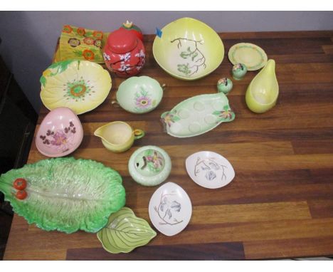 Carltonware to include a ginger jar, leaf bowl dishes and other items 
