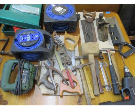 Mixed garage related tools to include a Stanley plane, hammers, a Black &amp; Decker drill and a pair of jump leads 