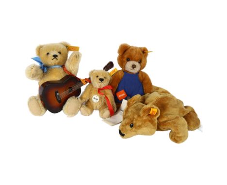 A group of 4 Steiff teddy bears, including 1 with guitar, height 19cm 