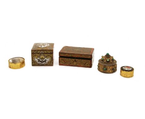 A collection of pill boxes, trinkets and similar, to include an inlaid inkwell, an Edwardian embroidered purse and pin cushio