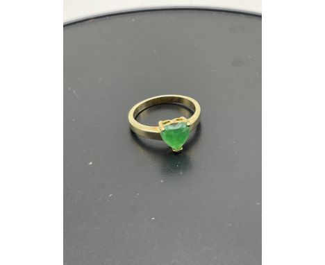 9CT GOLD JADE HEART GEMSTONE RING - SIZE N