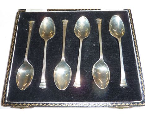 Cased set of 6 silver hallmarked tea spoons