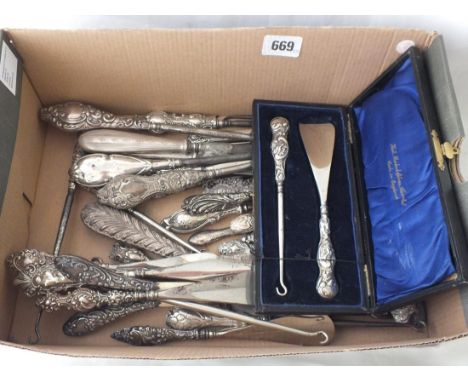 Large quantity of button hooks and shoe lifts    
