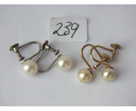 Two pairs of 9ct pearl screw back earrings    