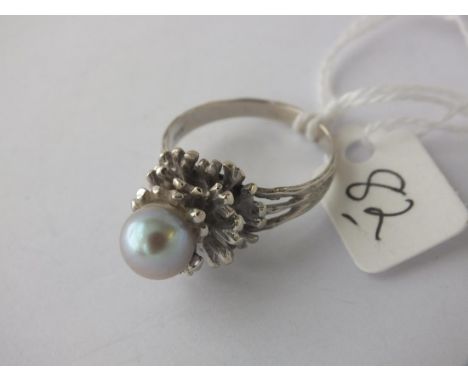 14ct white gold styalised pearl ring   approx size 'U' 6.8g inc      