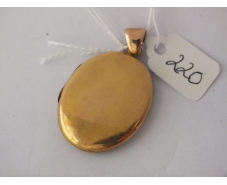 Plain 15ct gold locket with picture portrait to   interior 10g inc       