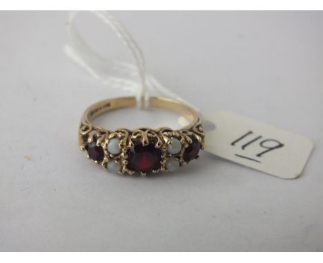 9ct pearl and garnet ring approx size O  3g inc         