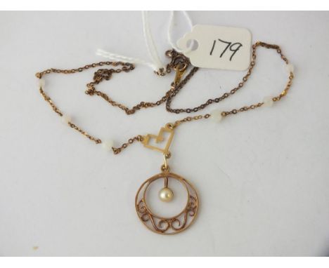 9ct pearl pendant necklace      